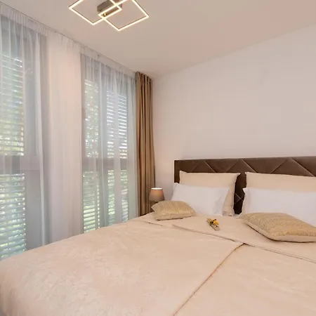 Stella Exclusive Center Of *